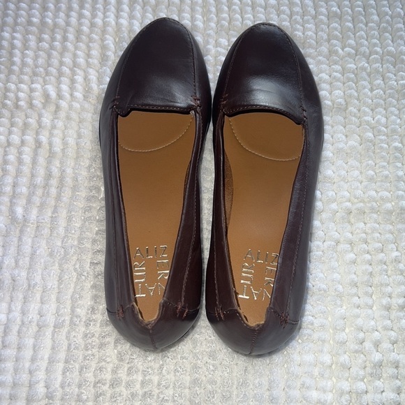 Naturalizer Saban Navy Loafer Flats Naturalizer 7 - Picture 2 of 5
